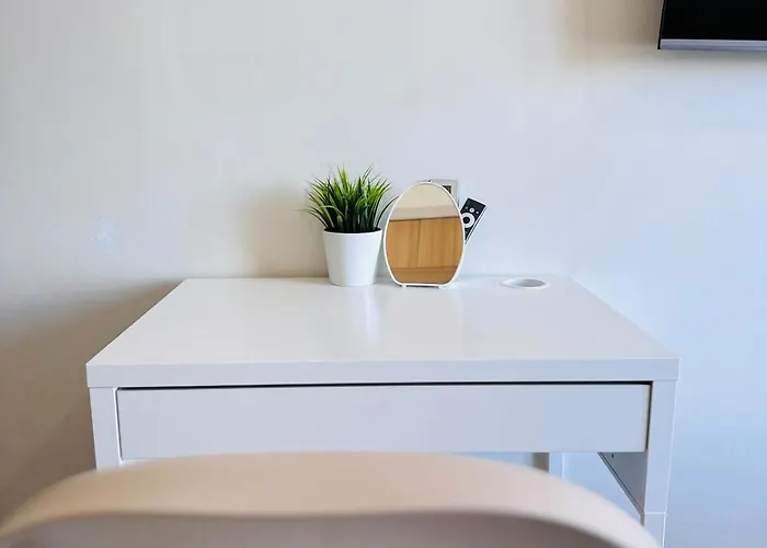 Cheo Cozy At The Median Near It Park - Fast Wifi & Pool Apartment *